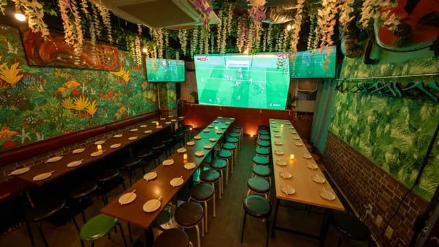 イタリアン&ワインバー CONA西新宿店 店内写真