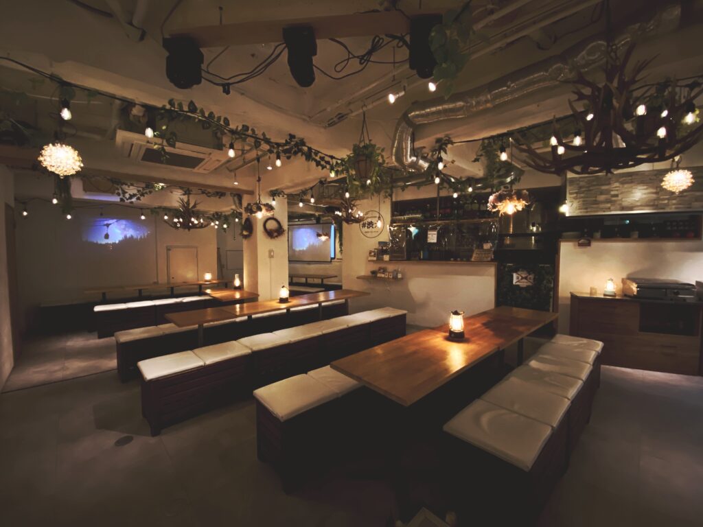 渋谷で貸切ハロウィンを楽しむなら「渋谷ガーデンパティオ」！
大人数におすすめの広いフロア！
コースは飲み放題も付いてるのでコスパ良し！